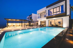 Luxury Villa 8 BR Sea and Mountain View with infinity pool - Al Dana Island Fujairah